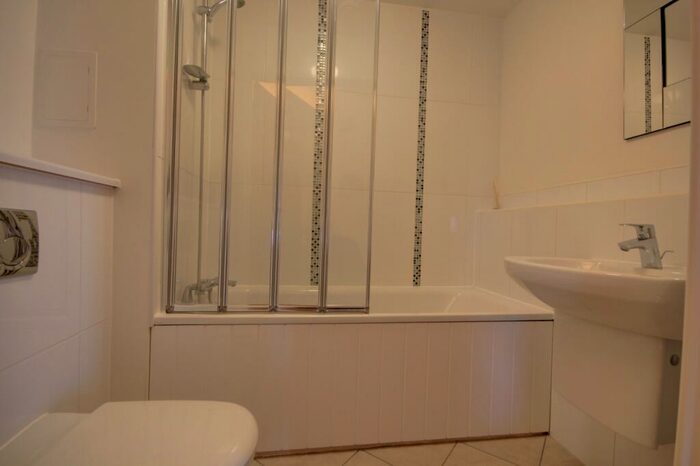 2 Bedroom Apartment To Rent In , Watlington Street, Reading, Berkshire, RG1