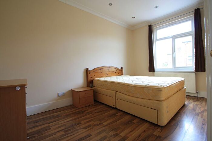1 Bedroom Flat To Rent In Durnsford Road, Wimbledon Park, SW19