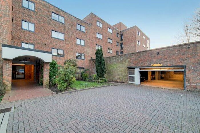 2 Bedroom Flat To Rent In Belvedere Drive, London, SW19