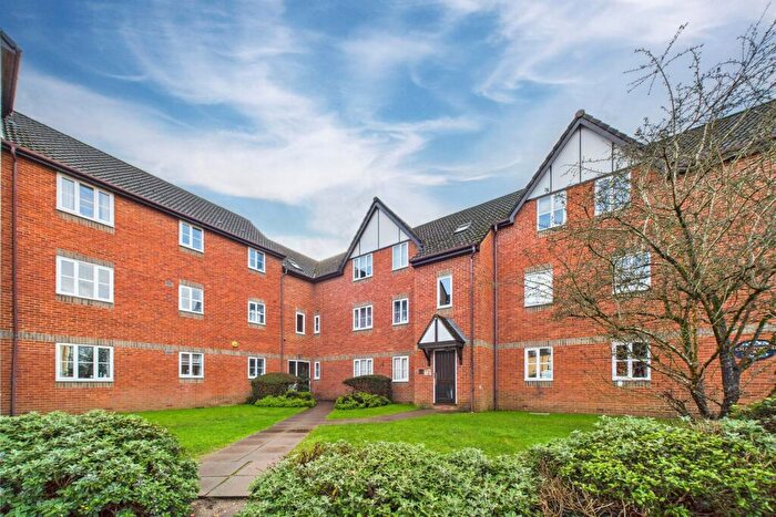 2 Bedroom Apartment For Sale In Rembrandt Way, Reading, Berkshire, RG1