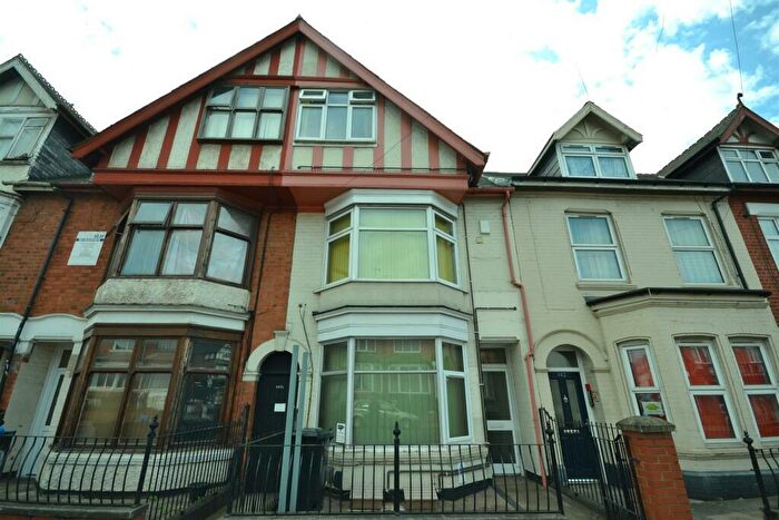 5 Bedroom Terraced House For Sale In East Park Road, Leicester, LE5