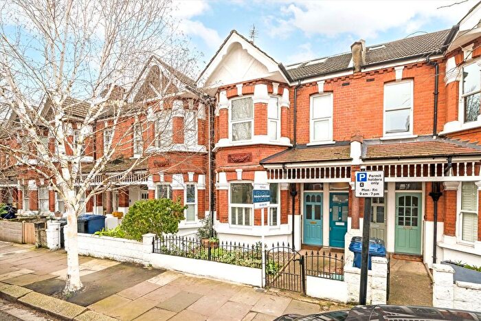 2 Bedroom Flat For Sale In Valetta Road, Acton, W3