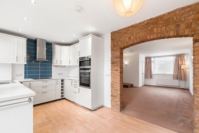 3 Bedroom End Of Terrace House For Sale In Drakefield Road, SW17