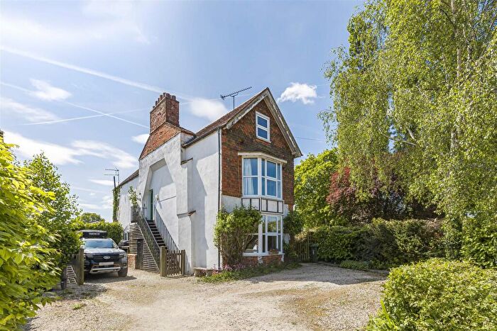 2 Bedroom Flat For Sale In Reading Road, Woodcote, Reading, RG8