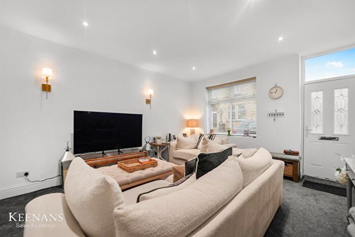 3 Bedroom End Of Terrace House For Sale In Burnley Road, Briercliffe, Burnley, BB10