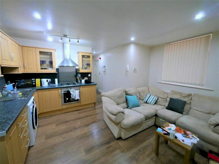 2 Bedroom Flat To Rent In Devon Road, Leeds, LS2