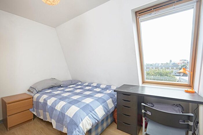 2 Bedroom Apartment To Rent In Paulet Road, SE5