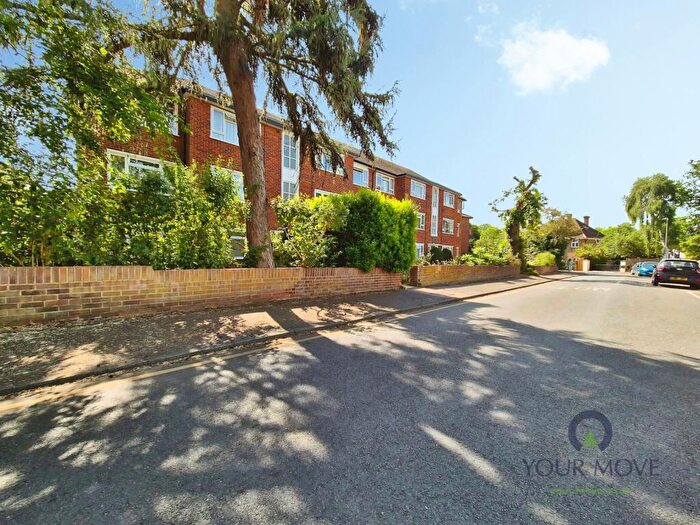 2 Bedroom Flat To Rent In Oak Hill Crescent, Surbiton, KT6