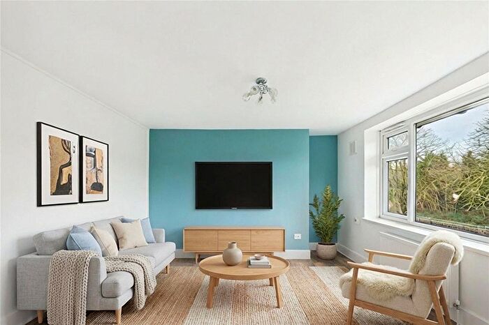 2 Bedroom Flat For Sale In Aldrington Road, London, SW16