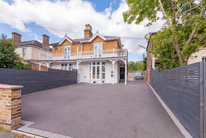 5 Bedroom Semi-Detached House For Sale In Sussex Place, Slough, SL1