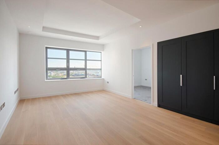 1 Bedroom Flat To Rent In Kent Building, London City Island, E14