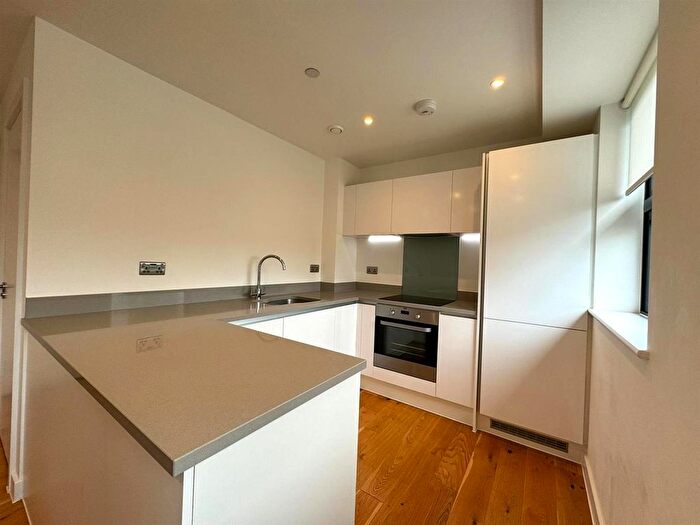 1 Bedroom Flat To Rent In Rockingham Road, Uxbridge, UB8