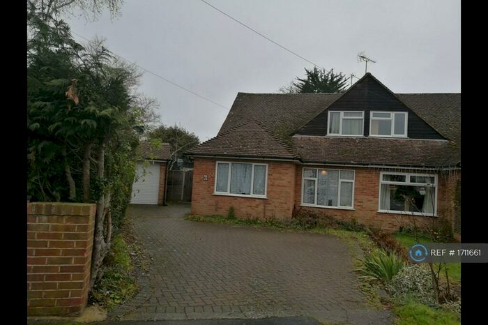 4 Bedroom Semi-Detached House To Rent In The Crescent, Earley, Reading, RG6