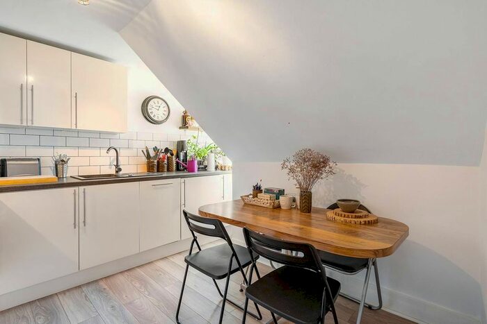 1 Bedroom Flat To Rent In Chelverton Road, Putney, London, SW15