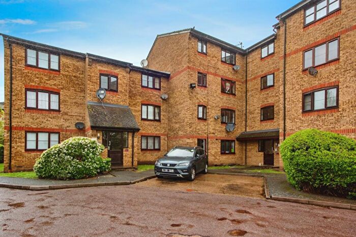 1 Bedroom Flat For Sale In Falcon Avenue, Grays, RM17
