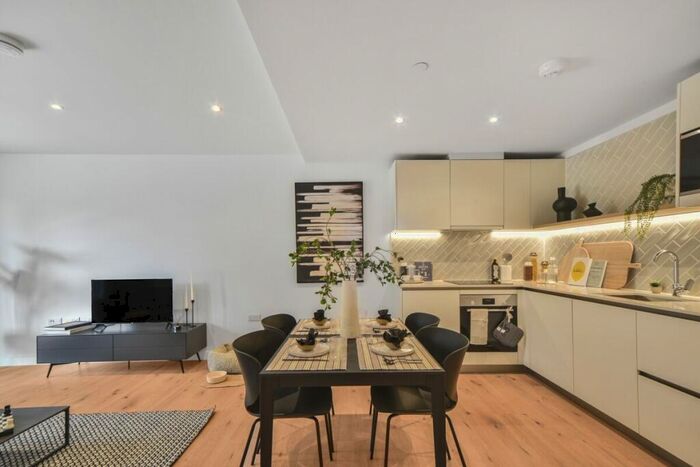 3 Bedroom Apartment To Rent In Uncle, Deptford, SE8