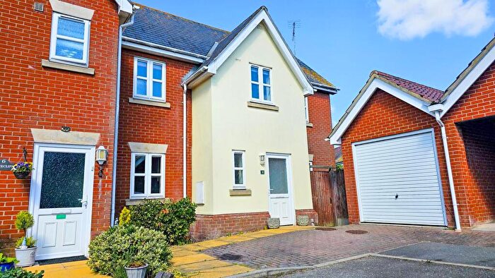 3 Bedroom Semi-Detached House For Sale In Nazecliff Gardens, Walton On The Naze, CO14
