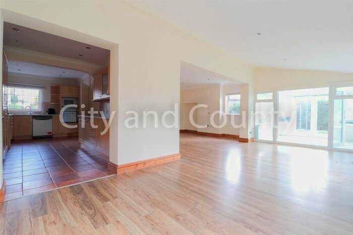 5 Bedroom Detached House To Rent In Fairmead Way, Peterborough, PE3