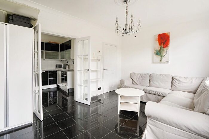 2 Bedroom Flat To Rent In Broadley Street, London, NW8