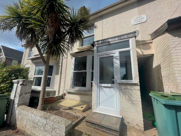 3 Bedroom Terraced House To Rent In Cromwell Road, Maidstone, Kent, ME14