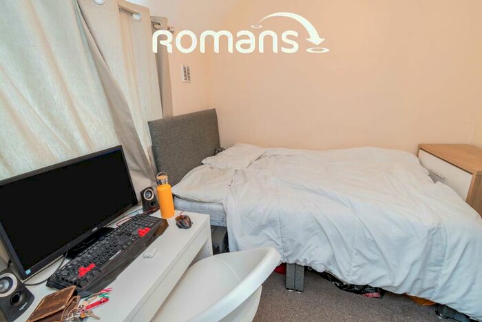 6 Bedroom Semi-Detached House To Rent In Stanmore, Winchester, SO22