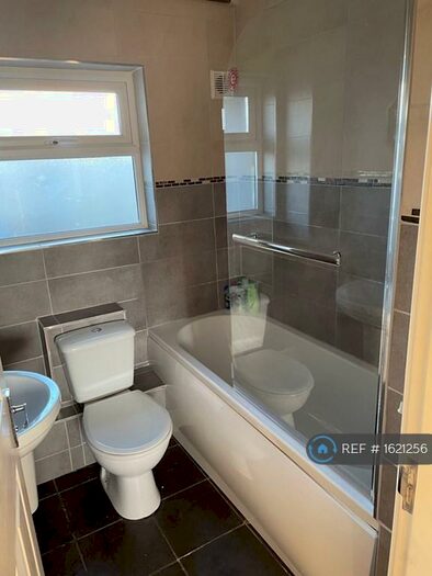 2 Bedroom Flat To Rent In Varney Road, Nottingham, NG11