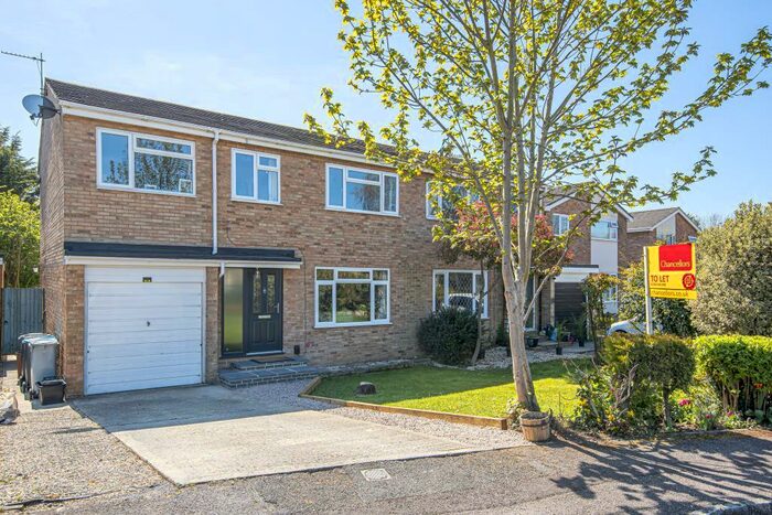 4 Bedroom Link Detached House To Rent In St Johns Drive, Carterton, OX18