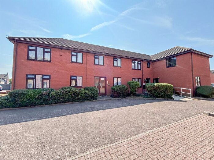 2 Bedroom Maisonette For Sale In Empire Court, Warwick Road, Clacton-On-Sea, CO15