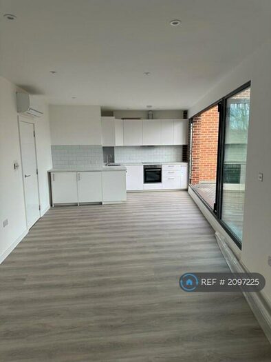 3 Bedroom Flat To Rent In Ramster House, London, SE20