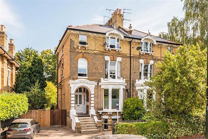 2 Bedroom Flat For Sale In Hampton Road, Teddington, TW11