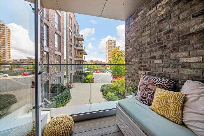 2 Bedroom Apartment To Rent In Woods Road, Peckham, London, SE15