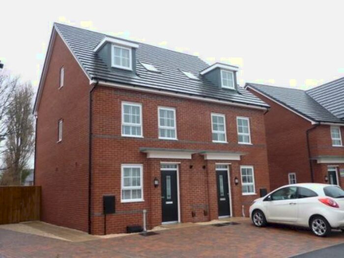 3 Bedroom Town House To Rent In Thunderbolt Avenue, Warton, PR4