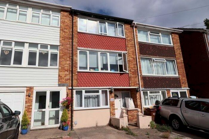 4 Bedroom Town House To Rent In Geary Drive, Brentwood, CM14