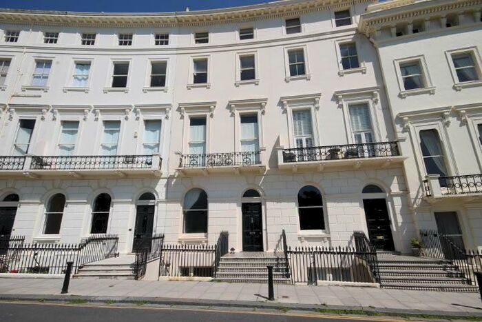 2 Bedroom Apartment To Rent In Adelaide Crescent, Hove, BN3