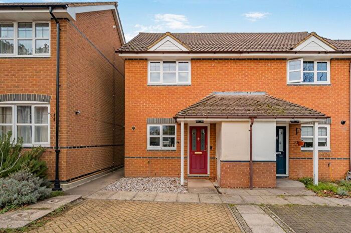 2 Bedroom Semi Detached House For Sale In St Thomas Close, South View, RG21