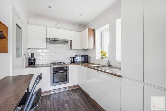 4 Bedroom Semi-Detached House To Rent In Weston Road, Guildford, GU2