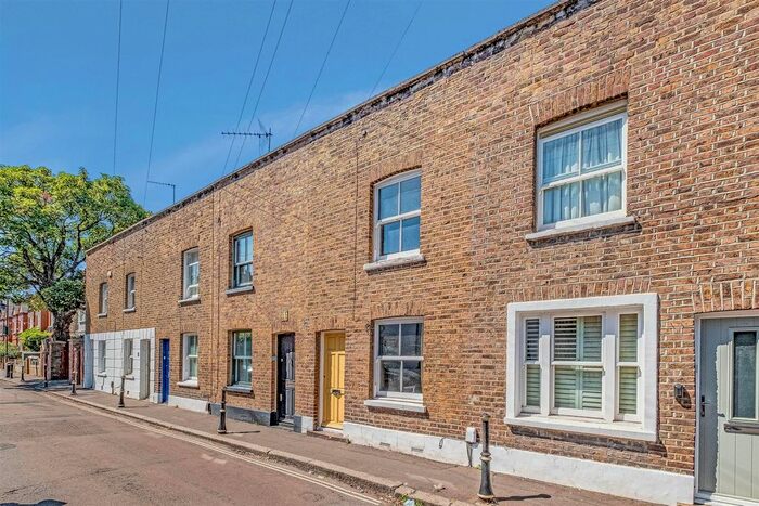 2 Bedroom Terraced House To Rent In Queens Road, East Sheen, SW14