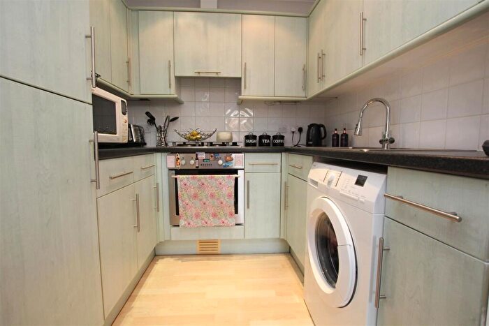 2 Bedroom Flat For Sale In Hursley Road, Chandler's Ford, Eastleigh, SO53
