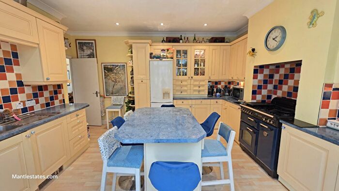 4 Bedroom End Terrace House For Sale In Brookside, East Barnet, EN4