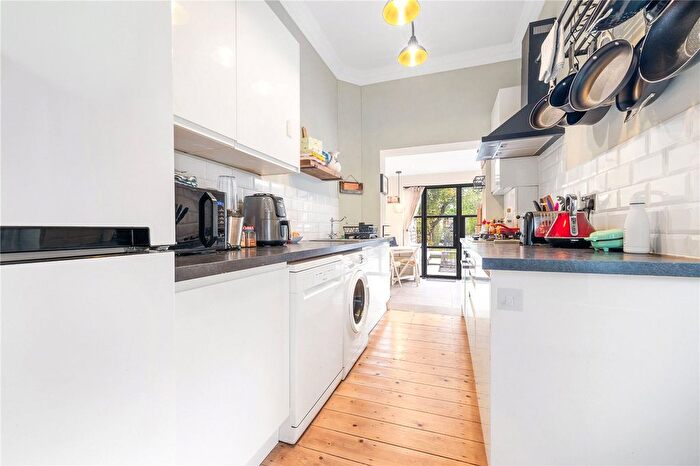 2 Bedroom Flat For Sale In Friern Road, East Dulwich, London, SE22
