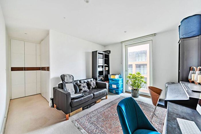 2 Bedroom Flat To Rent In Saundby Lane, Kidbrooke, London, SE3