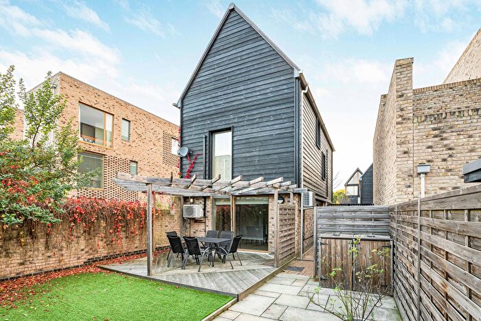 4 Bedroom Detached House To Rent In Royal Way, Trumpington, Cambridge, CB2