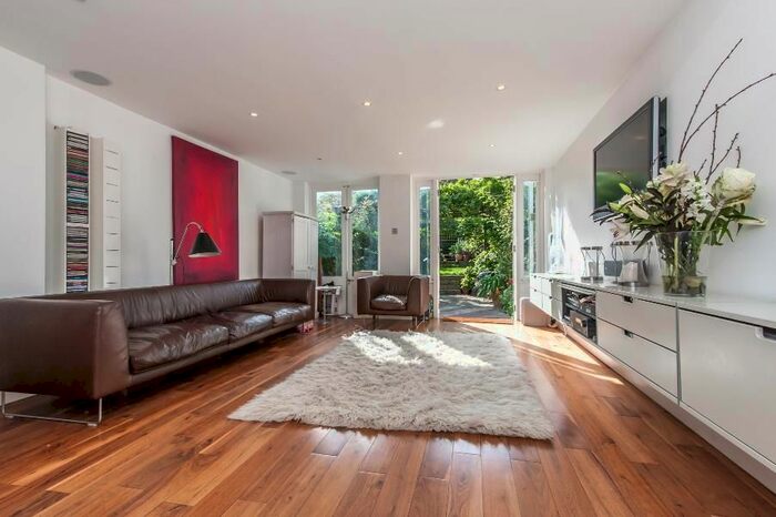 4 Bedroom Property To Rent In Cleaver Square, London, SE11