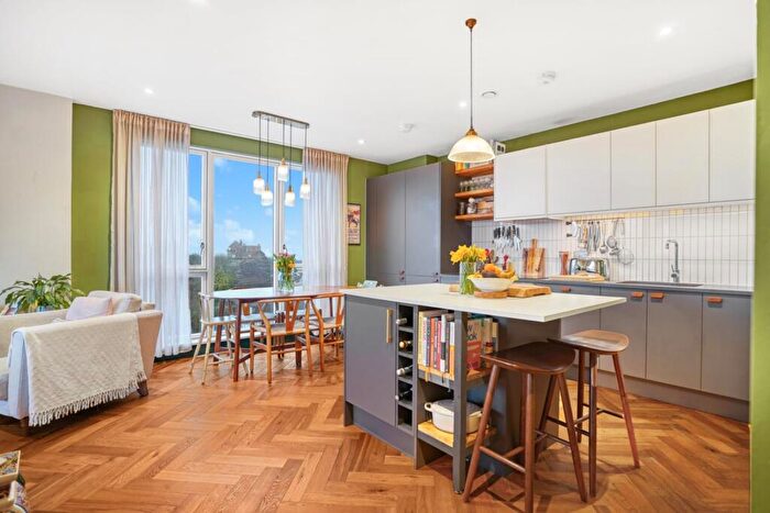 2 Bedroom Apartment For Sale In Harold Road, Crystal Palace, London, SE19