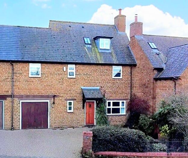 3 Bedroom Character Property For Sale In West Street, Earls Barton, Northamptonshire, NN6