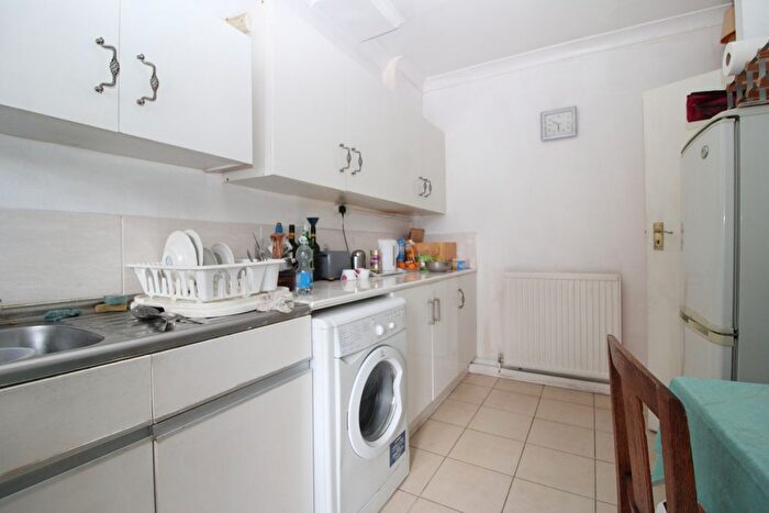 2 Bedroom Flat For Sale In Gunnersbury Lane, W3