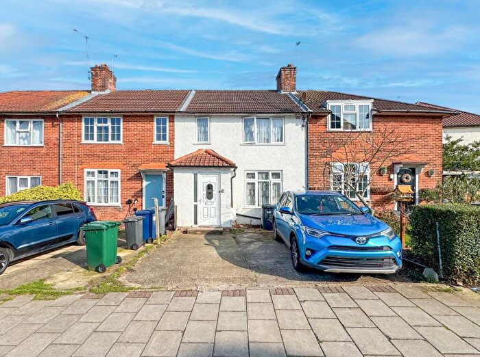 3 Bedroom House To Rent In Gold Hill, Edgware, HA8