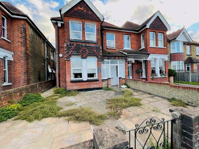 1 Bedroom Flat To Rent In London Road, Gillingham, ME8