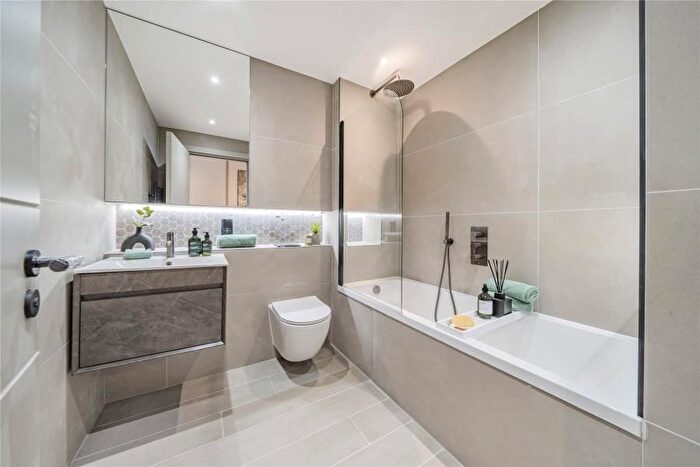 1 Bedroom Flat To Rent In West Byfleet, Surrey, KT14