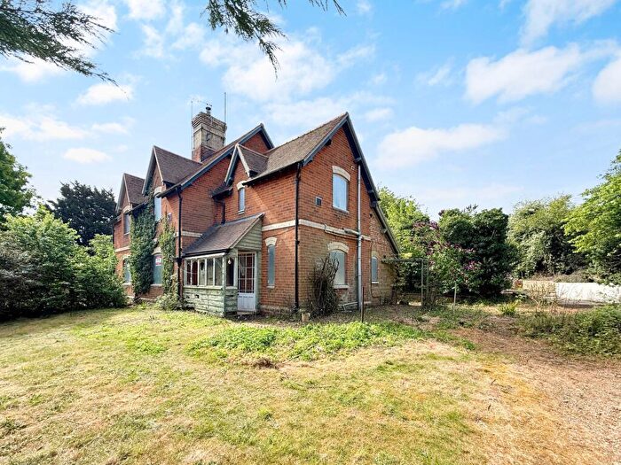 2 Bedroom Semi-Detached House For Sale In Park Road, Faringdon, SN7